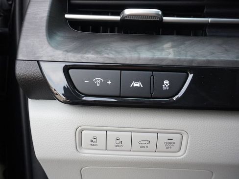 Used 2024 Kia Carnival EX FWD image 40
