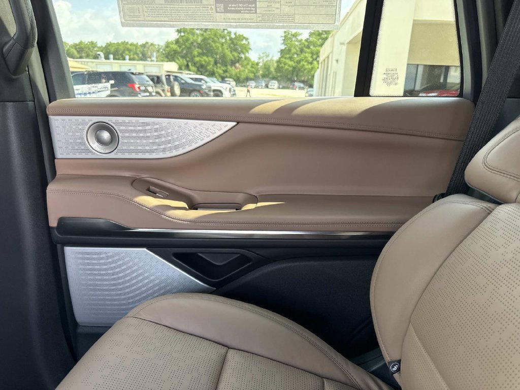 New 2026 Lincoln Navigator Black Label AWD/4WD image 16