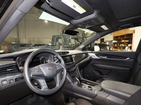 Certified 2025 Cadillac XT5 Premium Luxury image 9