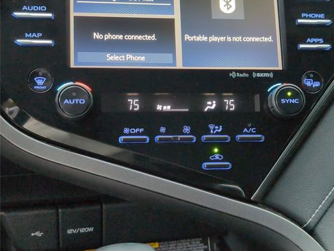 Used 2020 Toyota Camry XSE image 17