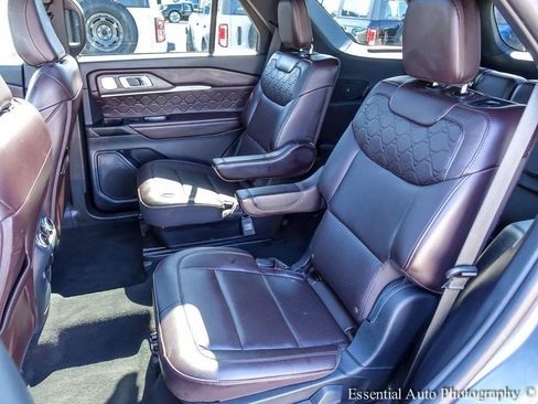 Used 2025 Ford Explorer Platinum w/ LUX Leather Package image 11