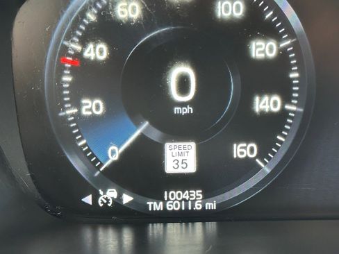 Used 2018 Volvo XC90 T6 Momentum w/ Convenience Package image 13