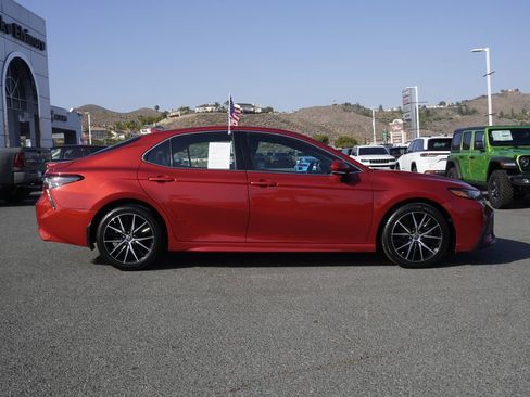 Used 2024 Toyota Camry SE FWD image 3
