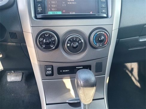 Used 2013 Toyota Corolla image 19