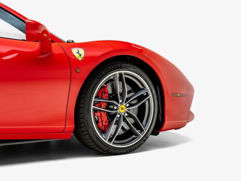 Used 2018 Ferrari 488 GTB RWD image 16