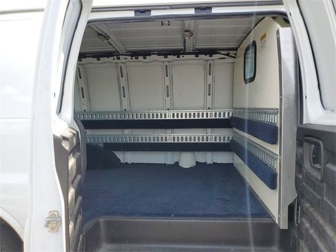 Used 2018 Chevrolet Express 2500 image 21