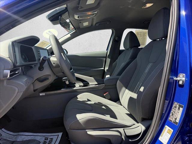 Used 2025 Hyundai Elantra Hybrid FWD image 10