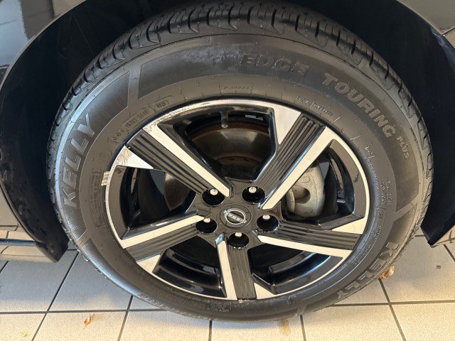 Used 2025 Nissan Sentra SV FWD image 9