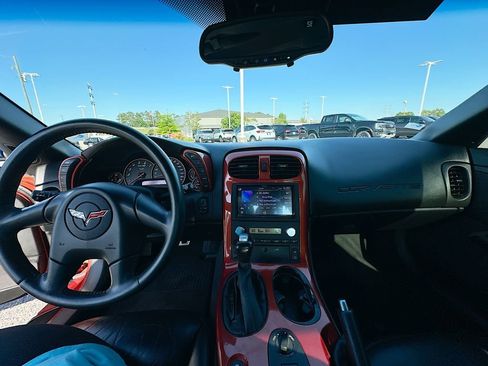 Used 2005 Chevrolet Corvette Coupe w/ Preferred Equipment Group RWD image 3