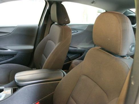Used 2019 Chevrolet Malibu LT image 17