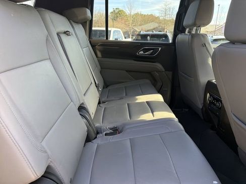 Used 2024 Chevrolet Suburban LT image 16