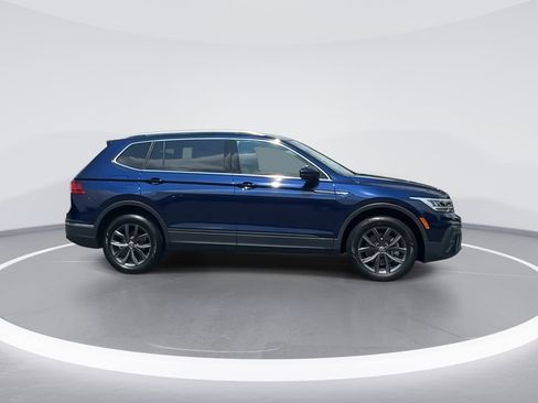 Used 2023 Volkswagen Tiguan SE image 8