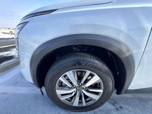 New 2026 Nissan Pathfinder SL AWD/4WD image 2