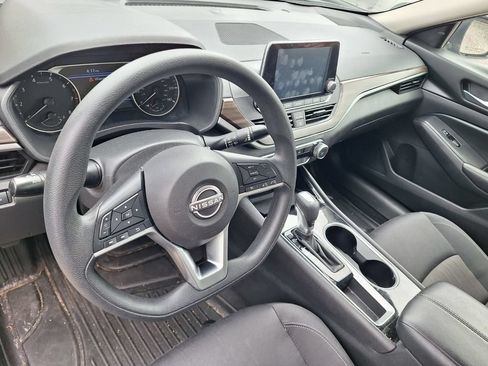 Used 2024 Nissan Altima 2.5 SV FWD image 5