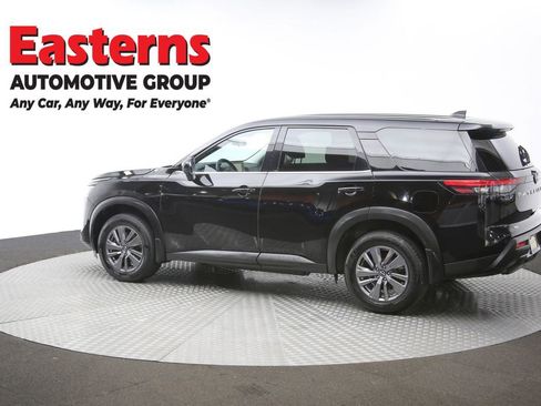 Used 2024 Nissan Pathfinder S image 62