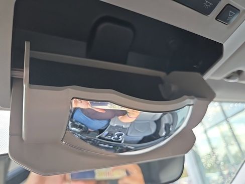 Used 2021 Toyota Highlander XLE image 73