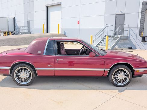 Used 1990 Buick Riviera Coupe FWD image 17