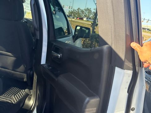 Used 2023 Chevrolet Silverado 1500 Custom image 12