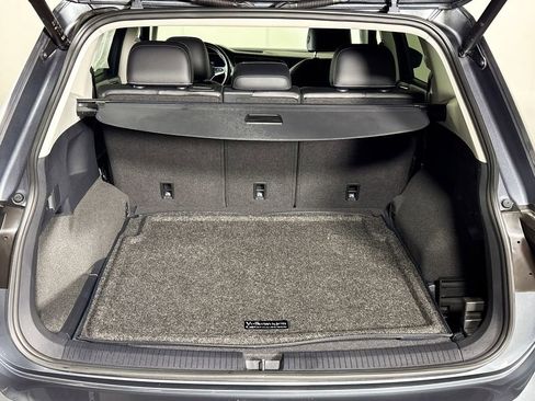 Certified 2024 Volkswagen Tiguan SE w/ Panoramic Sunroof Package AWD/4WD image 21