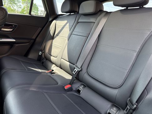 Used 2023 Mercedes-Benz GLC 300 4MATIC image 13