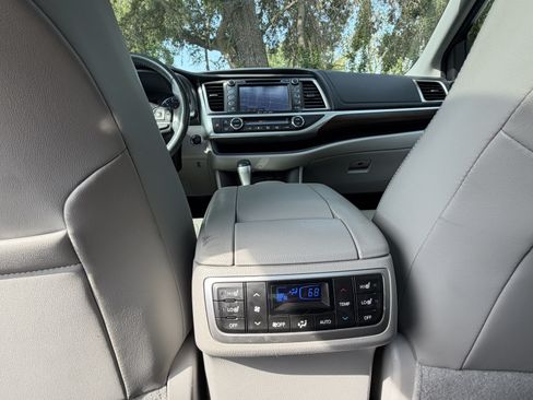 Used 2016 Toyota Highlander Limited Platinum AWD/4WD image 38
