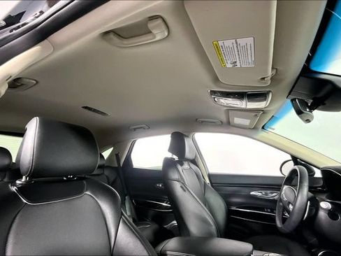 Certified 2025 Genesis GV70 2.5T AWD/4WD image 23