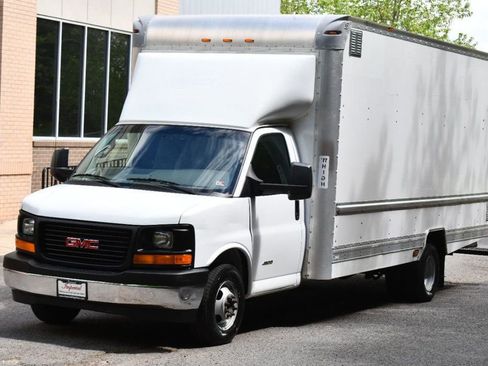 Used 2017 GMC Savana 4500 image 3