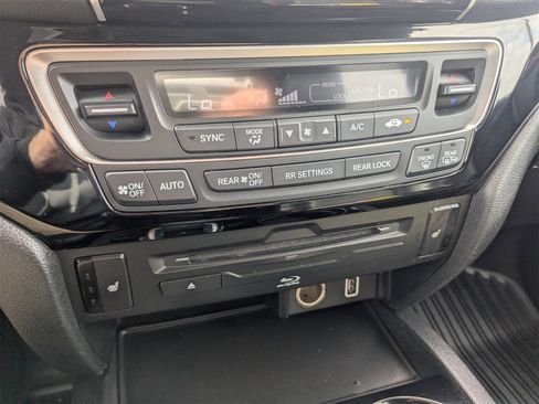 Used 2019 Honda Pilot Touring image 25