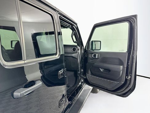Used 2023 Jeep Wrangler Unlimited Sahara w/ Cold Weather Group AWD/4WD image 30