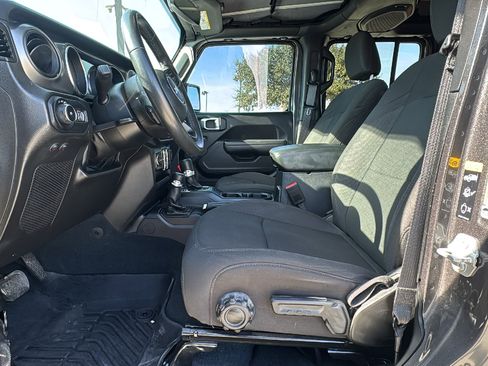 Used 2022 Jeep Wrangler Unlimited Sport image 7