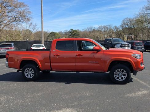 Used 2018 Toyota Tacoma SR5 image 5