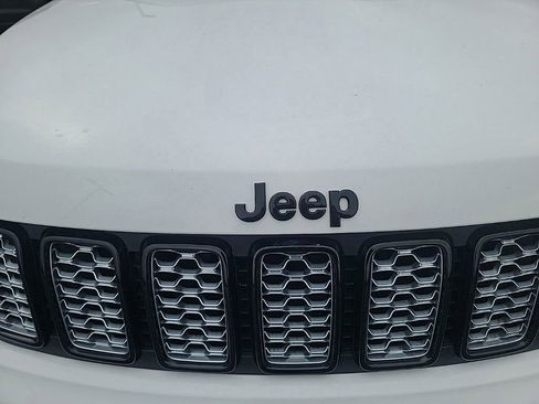 Used 2021 Jeep Grand Cherokee Laredo X image 18