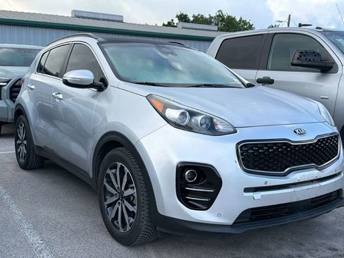 Used 2018 Kia Sportage EX w/ EX Technology Package FWD image 3