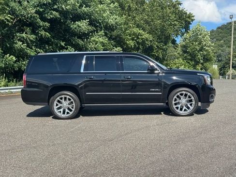 Used 2019 GMC Yukon XL Denali w/ Denali Ultimate Package AWD/4WD image 9