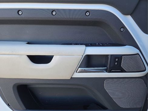 Used 2023 Land Rover Defender 130 First Edition image 21