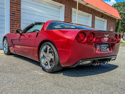Used 2007 Chevrolet Corvette Coupe w/ Preferred Equipment Group RWD image 24