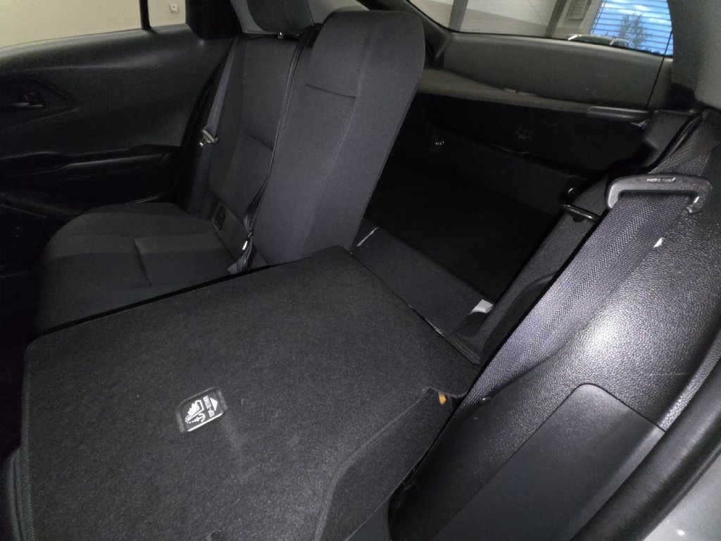 Used 2025 Toyota Prius LE FWD image 35