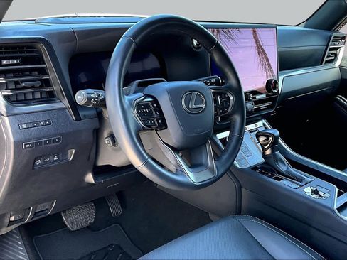 Used 2025 Lexus GX 550 w/ Accessory Package (Z1) AWD/4WD image 18
