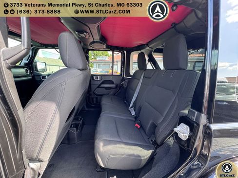 Used 2018 Jeep Wrangler Unlimited Sahara AWD/4WD image 11