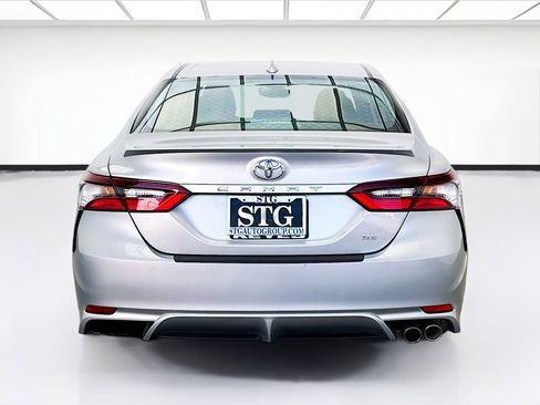 Used 2022 Toyota Camry SE FWD image 5