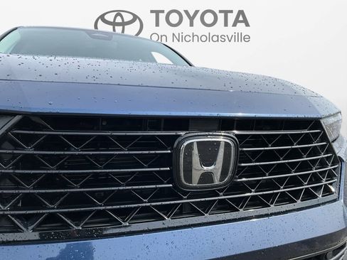 Used 2024 Honda Accord Touring image 9