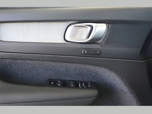 New 2025 Volvo XC40 B5 Core w/ Protection Package Premier image 10