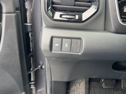 Used 2024 Honda Pilot Touring image 16