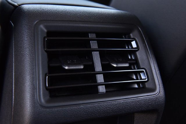 Used 2025 Volkswagen Tiguan SE AWD/4WD image 22
