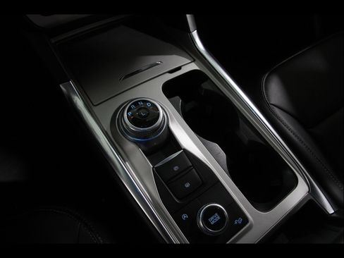 Used 2023 Ford Explorer XLT w/ Equipment Group 202A image 13