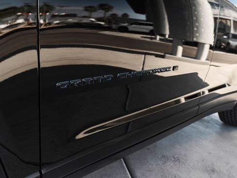 Used 2022 Jeep Grand Cherokee Trailhawk w/ Advanced Protech Group II image 8