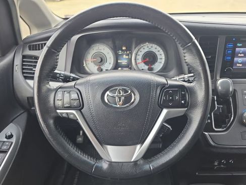 Used 2017 Toyota Sienna SE image 19