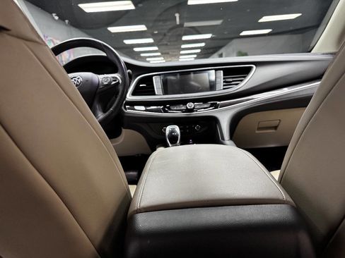 Used 2019 Buick Enclave Essence image 40