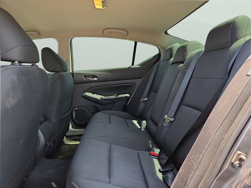 Used 2022 Nissan Altima 2.5 SV FWD image 10