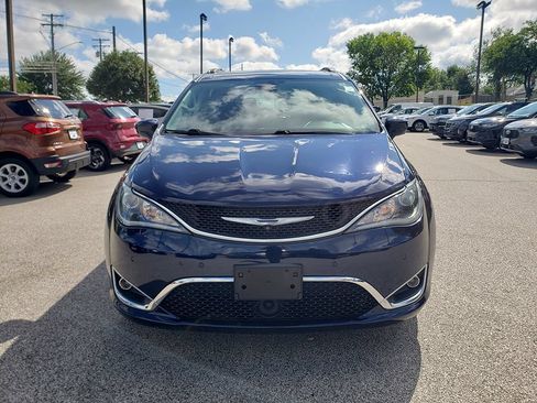 Used 2018 Chrysler Pacifica Touring-L w/ Advanced Safetytec Group FWD image 2